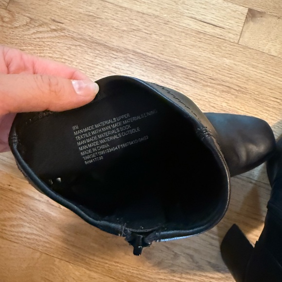 Elegant Black Leather Heeled Boots - Picture 6 of 6